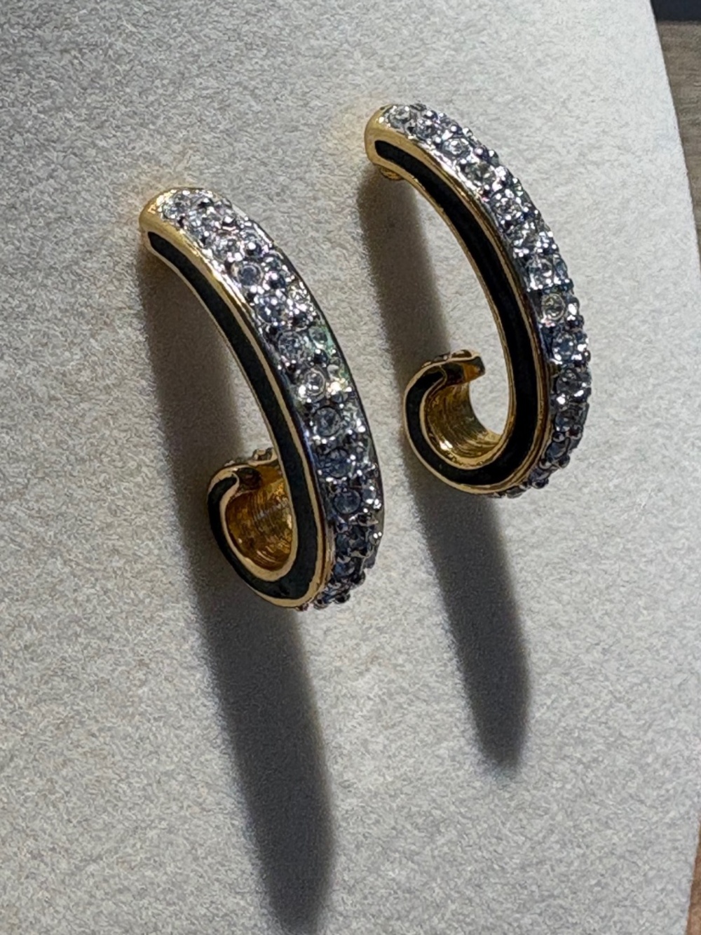 Vintage 1990's Sculptural Swarovski, pave crystals/onyx - swan signed